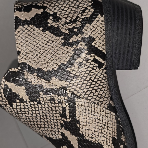 Arizona Jean Co. Galen Ankle Booties Memory Foam Snake Animal Print Size 9.5 - Picture 16 of 16